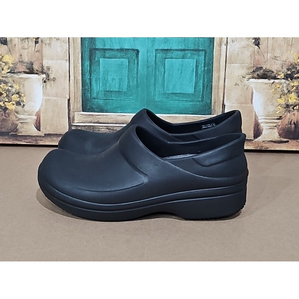 Crocs Women's 7 Slip Resistant Shoes - Neria Pro II Clogs Nurse Shoes Work Shoes